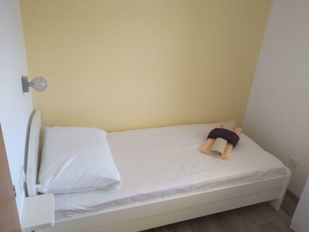 Apartments Prpic Seget Vranjica Habitación foto