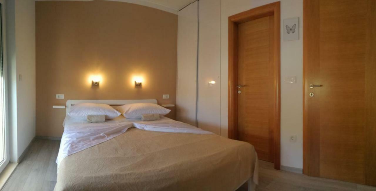 Apartments Prpic Seget Vranjica Exterior foto