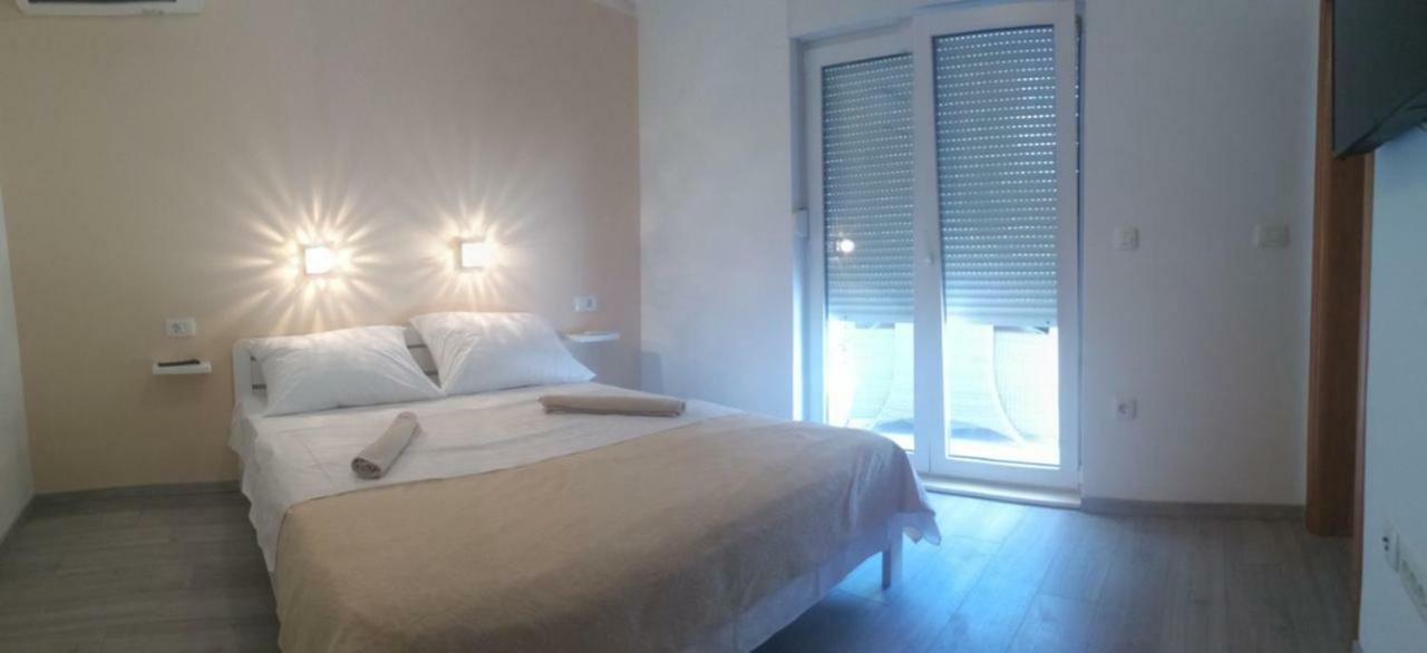 Apartments Prpic Seget Vranjica Habitación foto