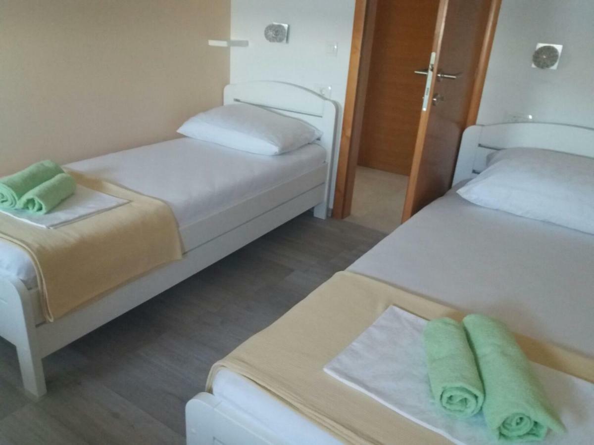 Apartments Prpic Seget Vranjica Habitación foto